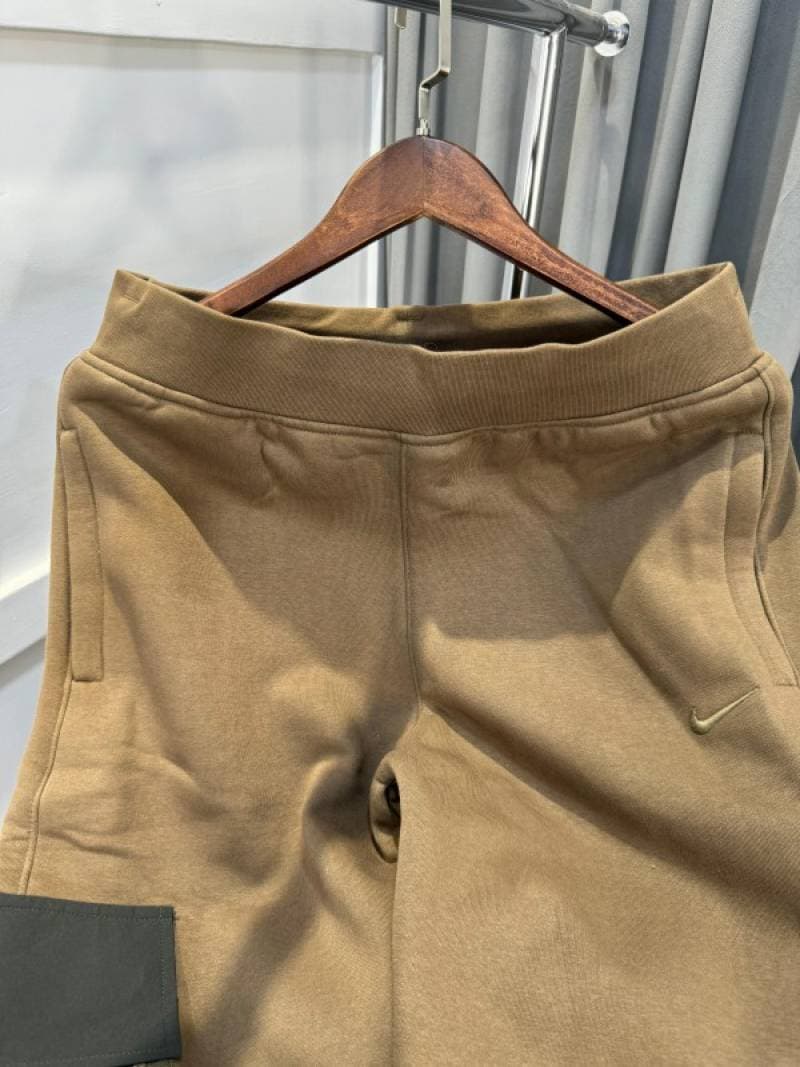 Nik e cargo track pant slim fit premium fabric brown 1198 alternate view