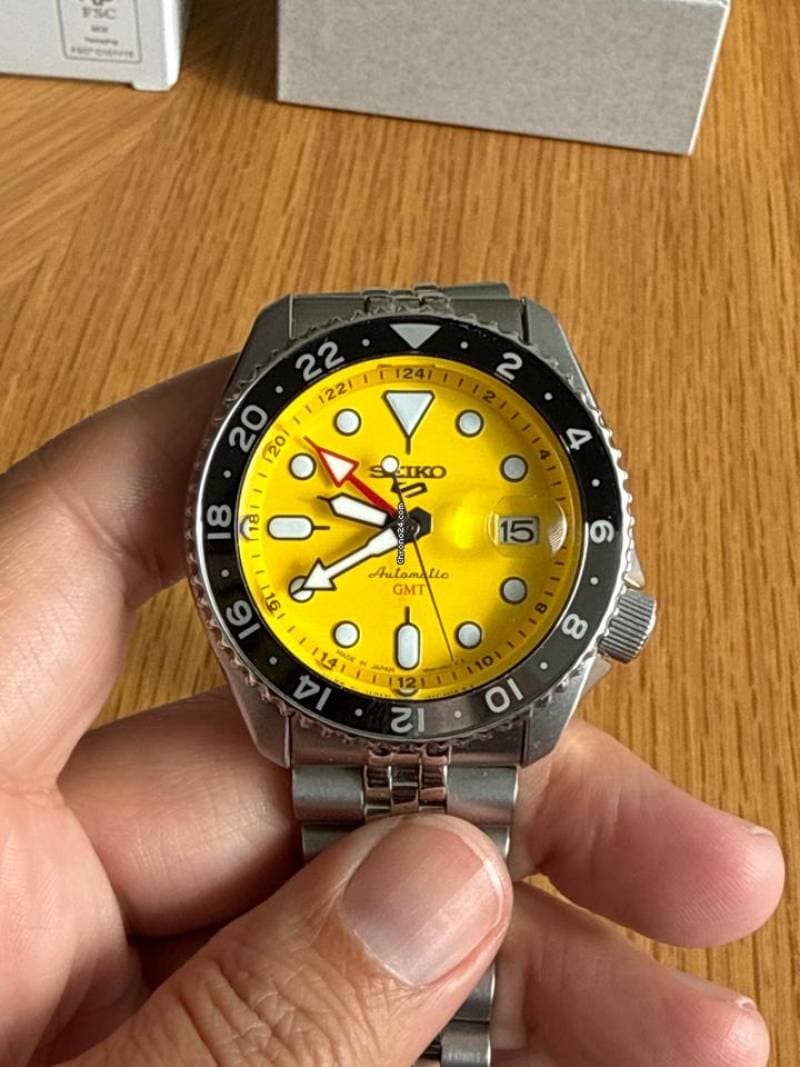 Seiko 5 Sports GMT alternate view