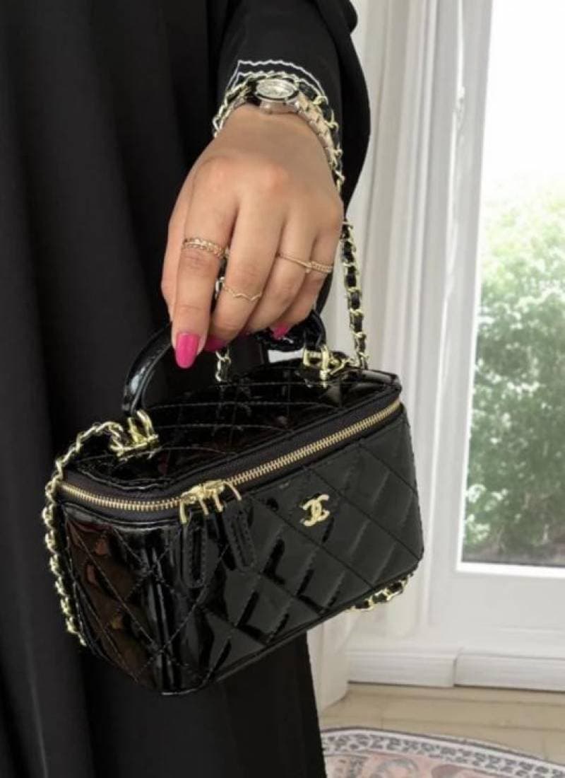 chane_l quilted small Top handle vanity case with chain and box 844
