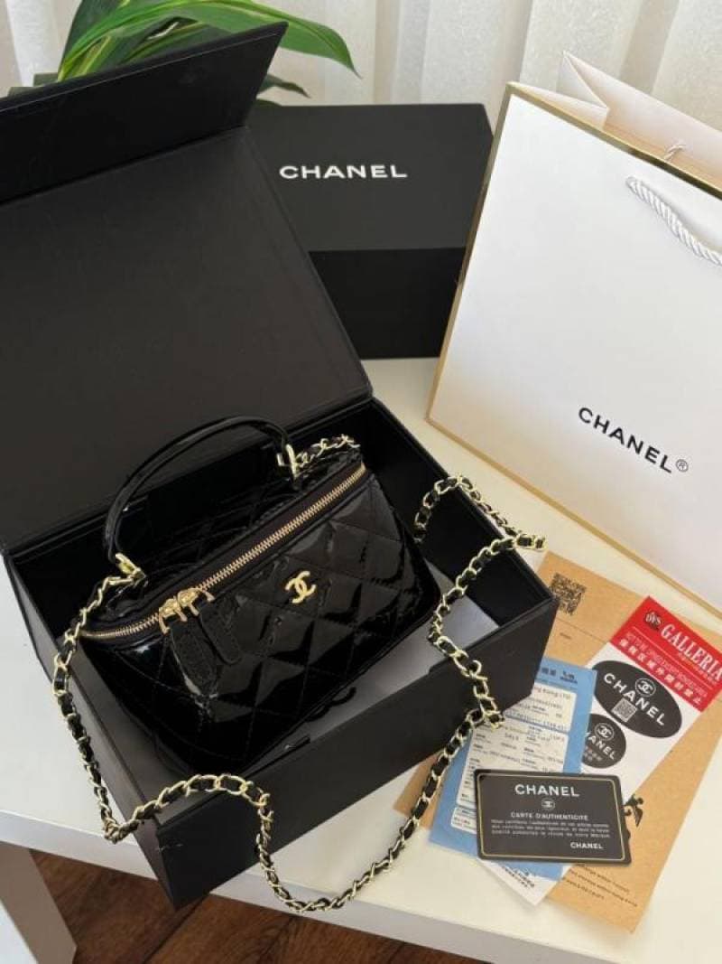 chane_l quilted small Top handle vanity case with chain and box 844 alternate view